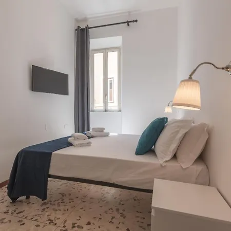 Vicolo Del Cinque Trastevere Рим