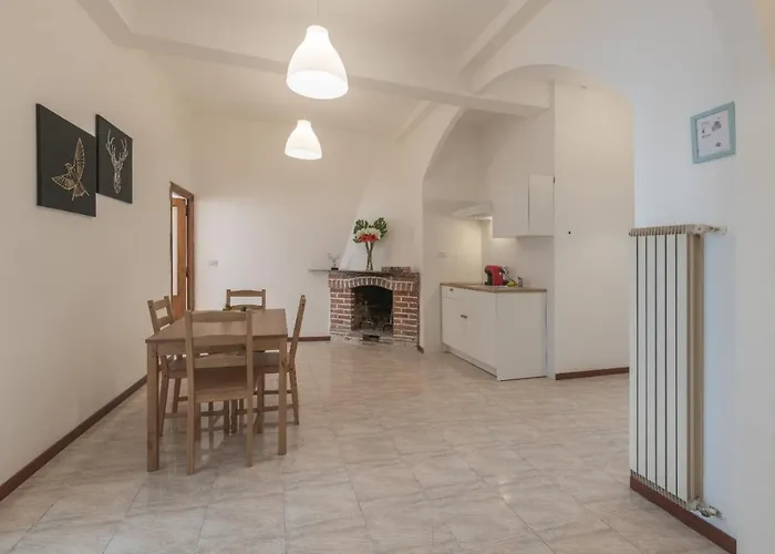 Vicolo Del Cinque Trastevere *